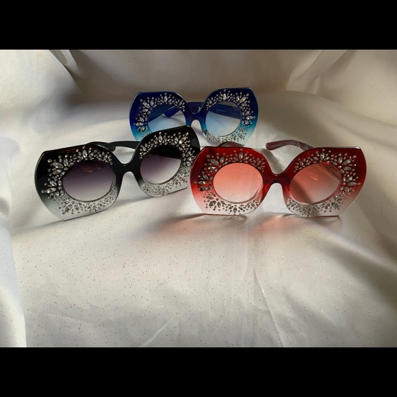 NWOT Women’s Retro Crystal OverSized Sunglasses - Picture 4 of 8